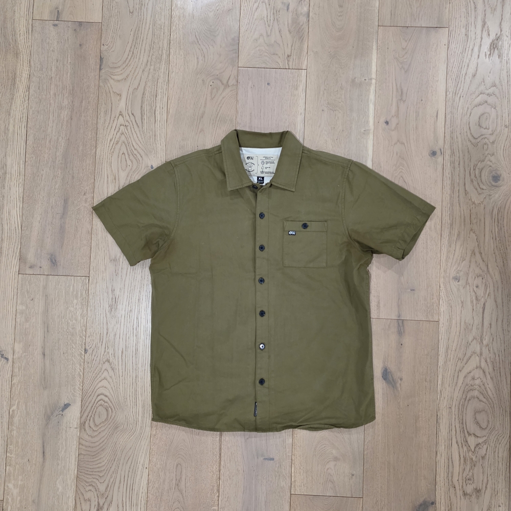 Men's Short-Sleeve Button-Down Shirt in Olive